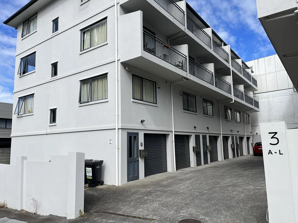 Eden Terrace, newly renovated 4 bedrooms 2 bathrooms