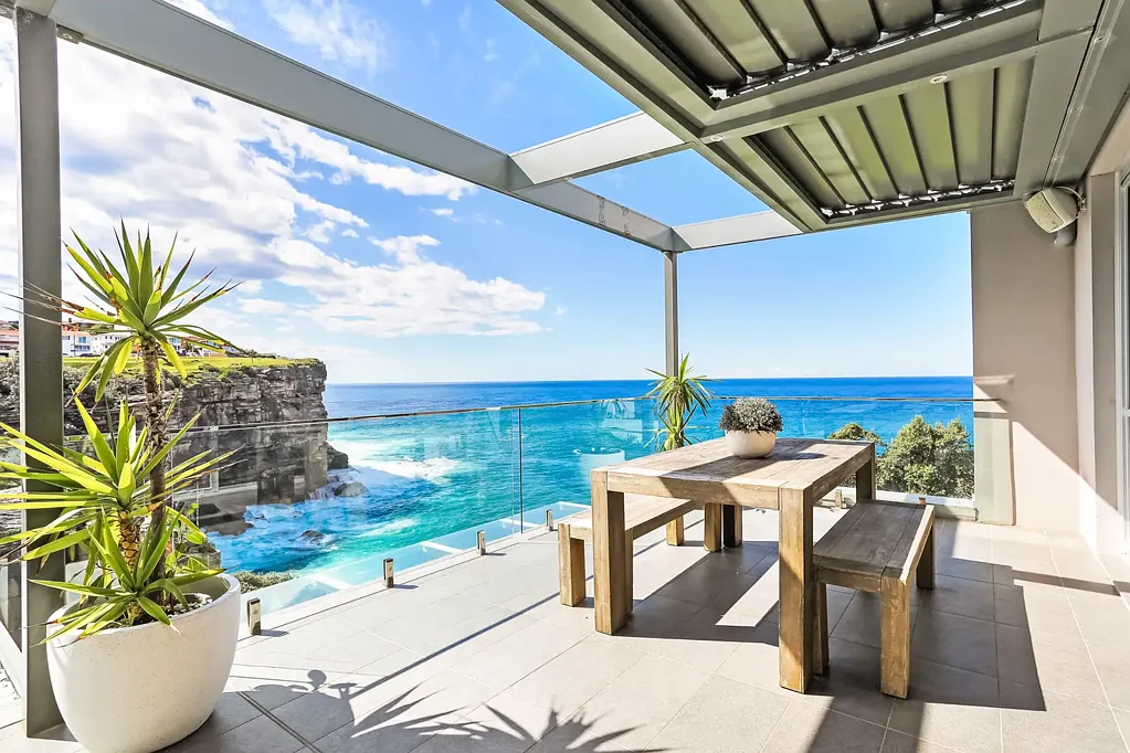 Luxury Sea-Side Villa Pad
