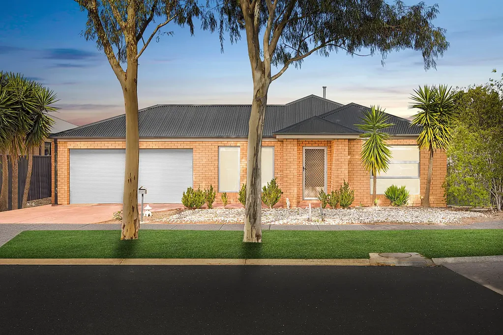 27 Bungalook Street, Manor Lakes, VIC 3024