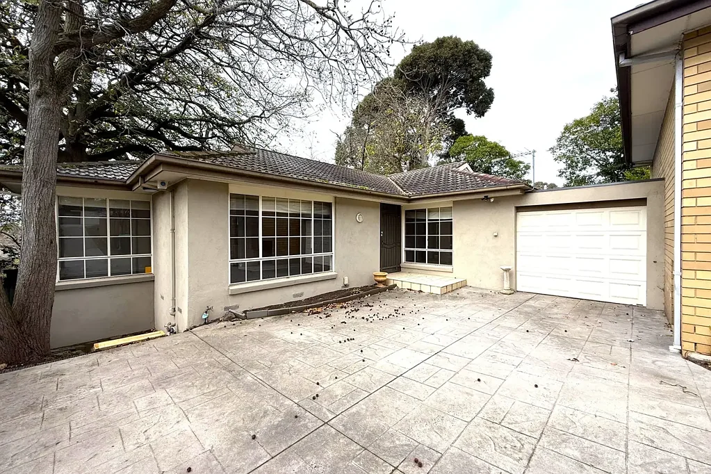 Peaceful 3 Bedroom single level townhouse