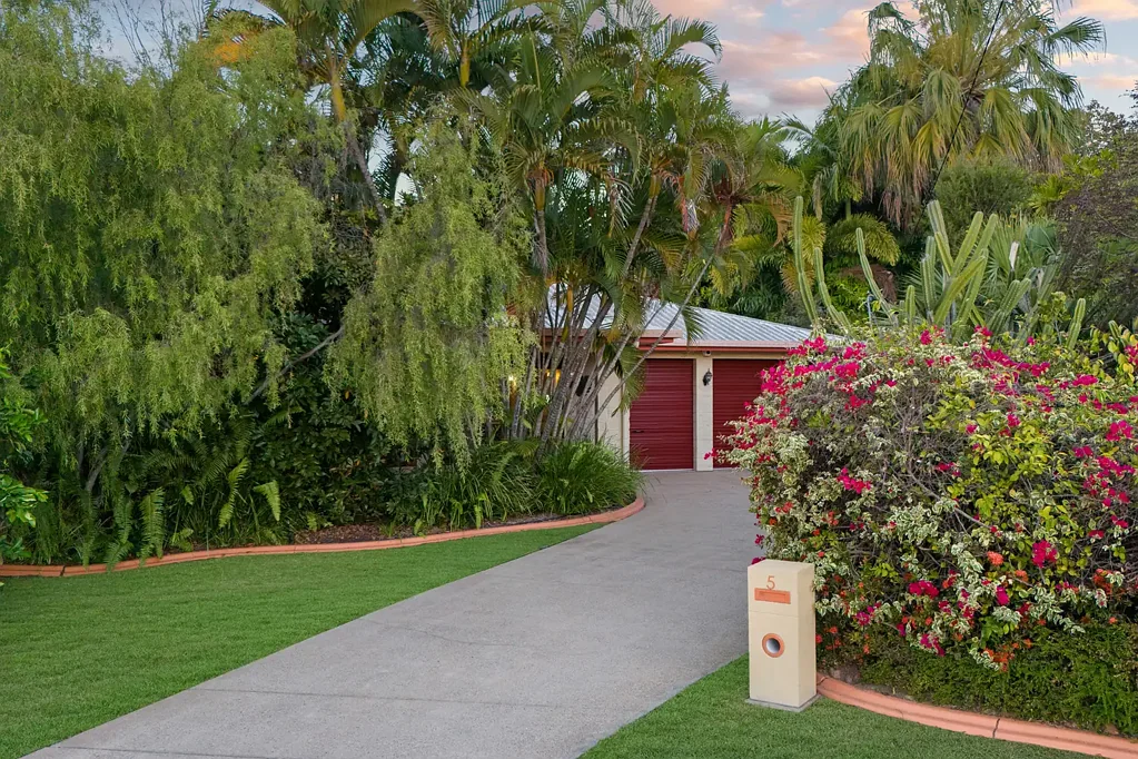 Cranbrook 3Zimmer Beautifully Renovated with a Pool on 1,158m²