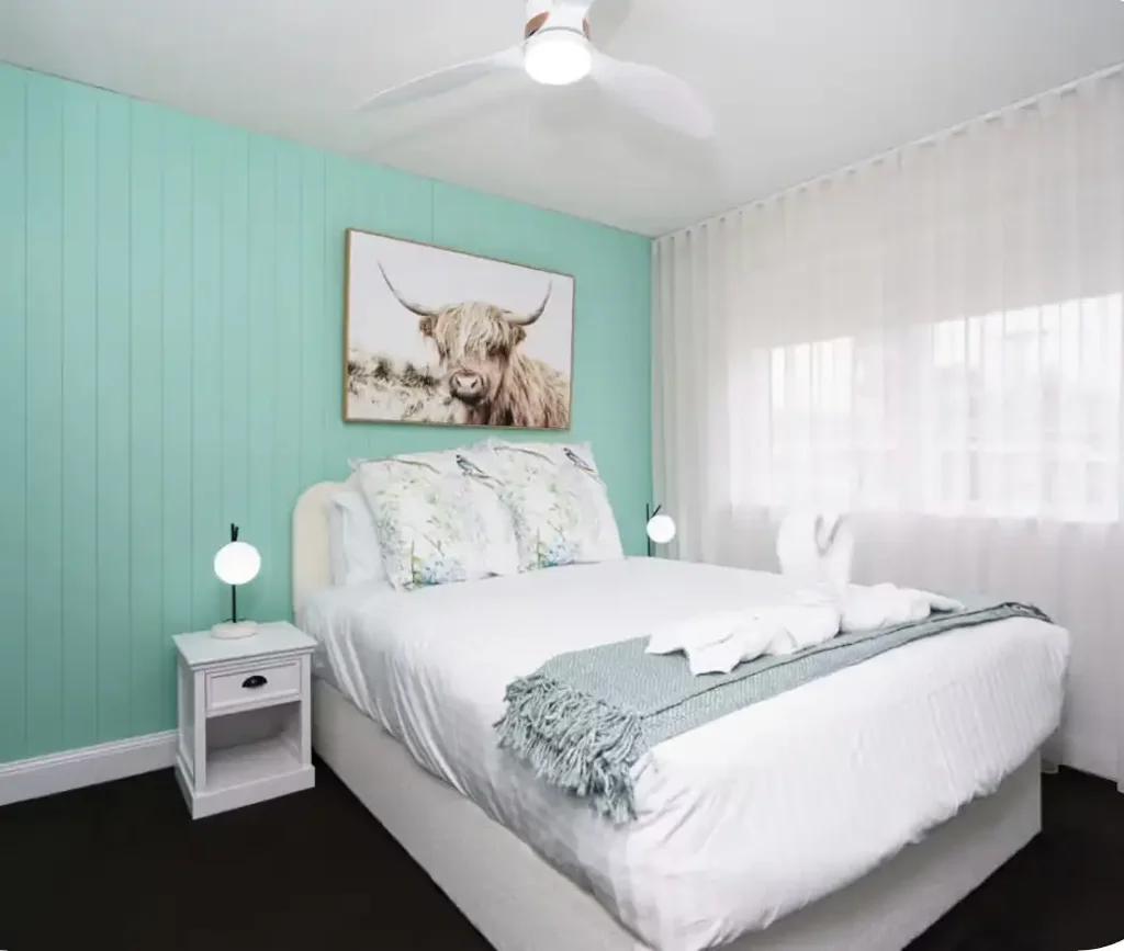 FULLY RENOVATED FULLY FURNISHED ONE BEDROOM UNIT OPPOSITE DOWNER SHOPS CLOSE TO LIGHT RAIL, DICKSON SHOPPING PRECINCT & CITY CENTRE