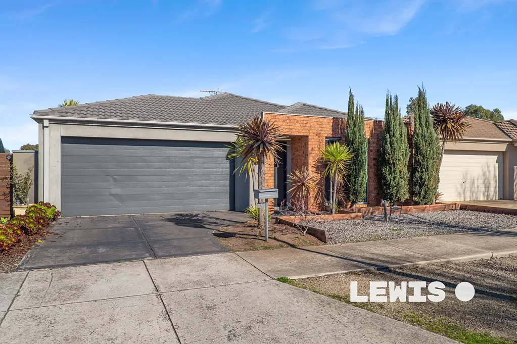 Melton West 3 Bedroom Wonderful Family Home Backing Onto Parklands