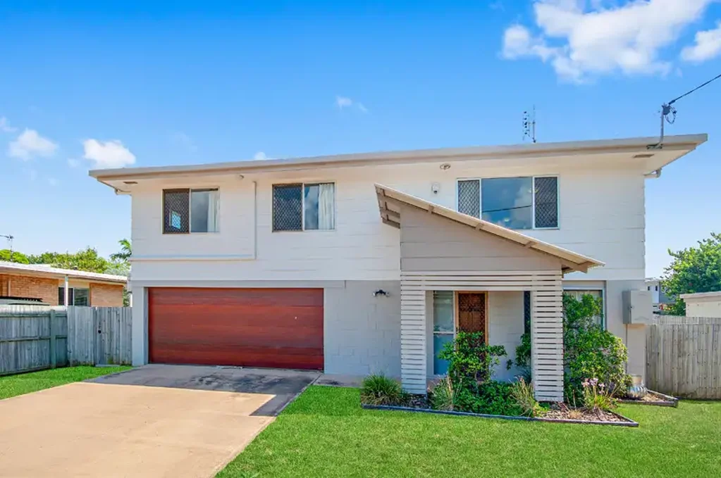 Large family home - SIDE ACCESS FOR THE BOAT/CARAVAN OR CAMPER TRAILER