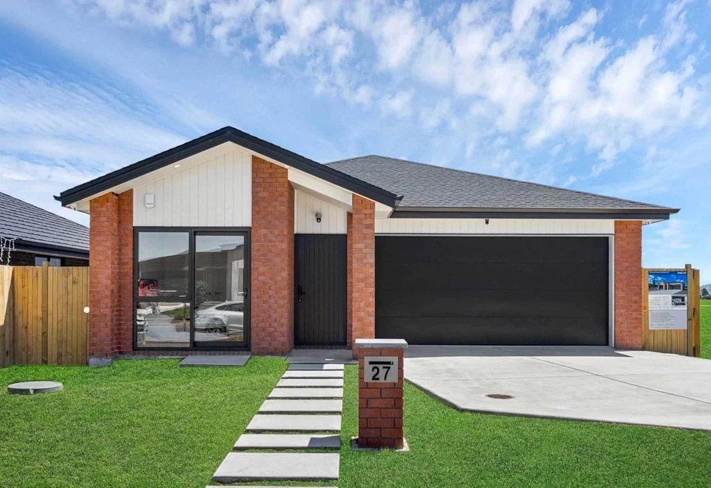 Modern Coastal Living  4 Bedrooms, 3 Bathroom...