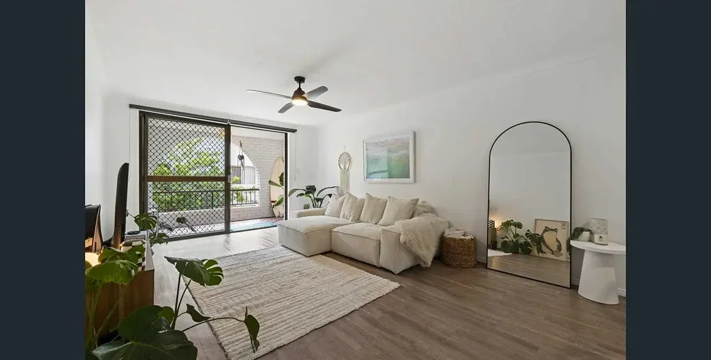 LOCATION LOCATION - BEACHSIDE 2 BEDROOM APARTMENT - UNFURNISHED