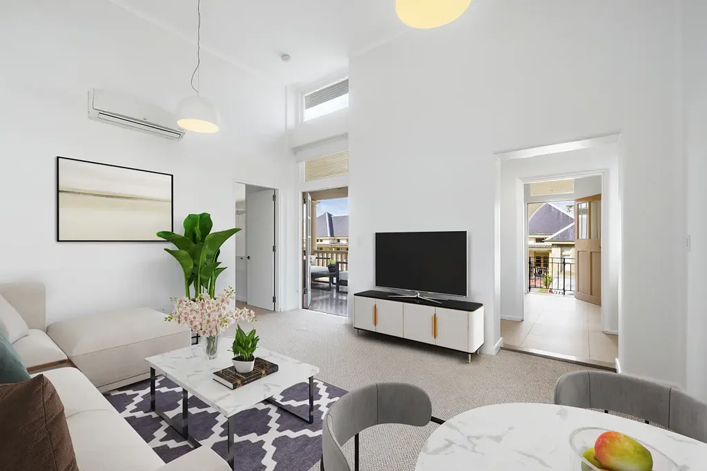 Huge One-Bedroom Apartment - (Enter from - Curie St)