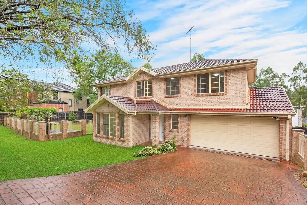 23 Webb Avenue, Hornsby, NSW 2077, 4 Kuwarto, 3 Banyo, House