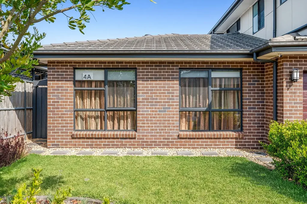 GORGEOUS & PRIVATE TWO BEDROOM GRANNY FLAT WITH LOW MAINTENANCE YARD