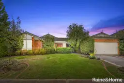 17 Gleneagles Drive, Melton West