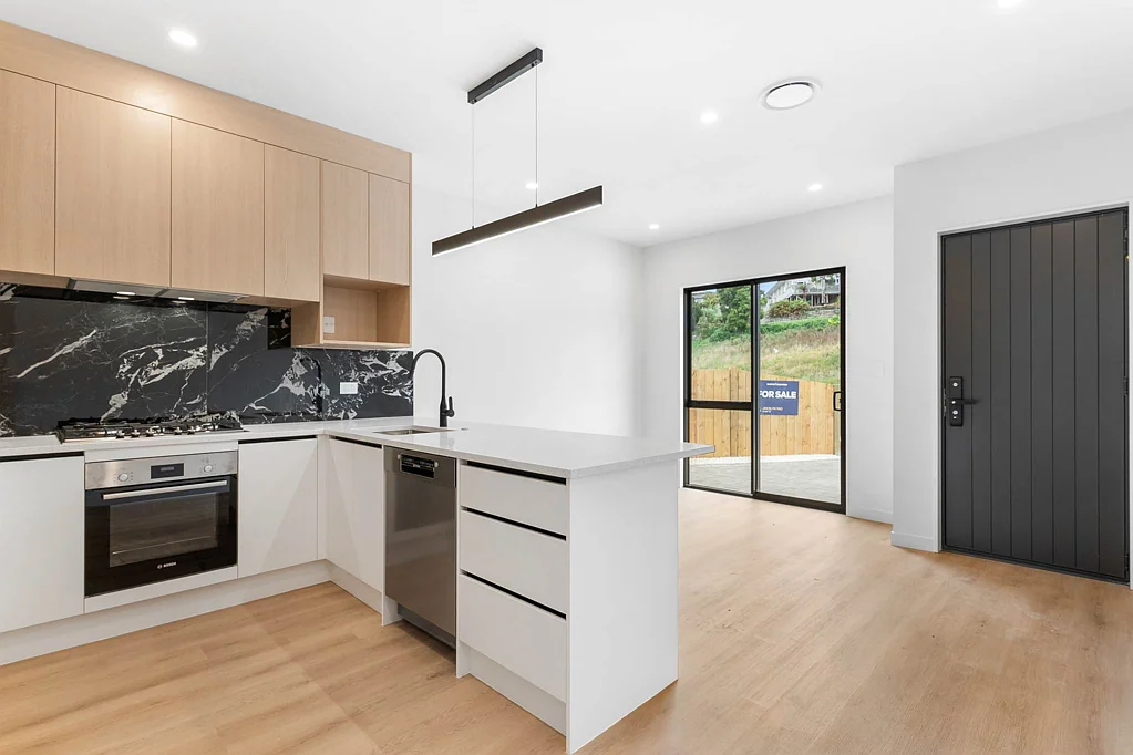 Opaheke 4房  Contemporary 4-Bedroom Home with Flexible Living