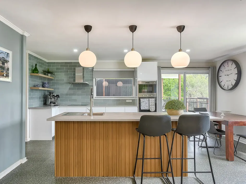 Stafford Heights 3Phòng ngủ Immaculately Renovated! Simply Move In & Enjoy!