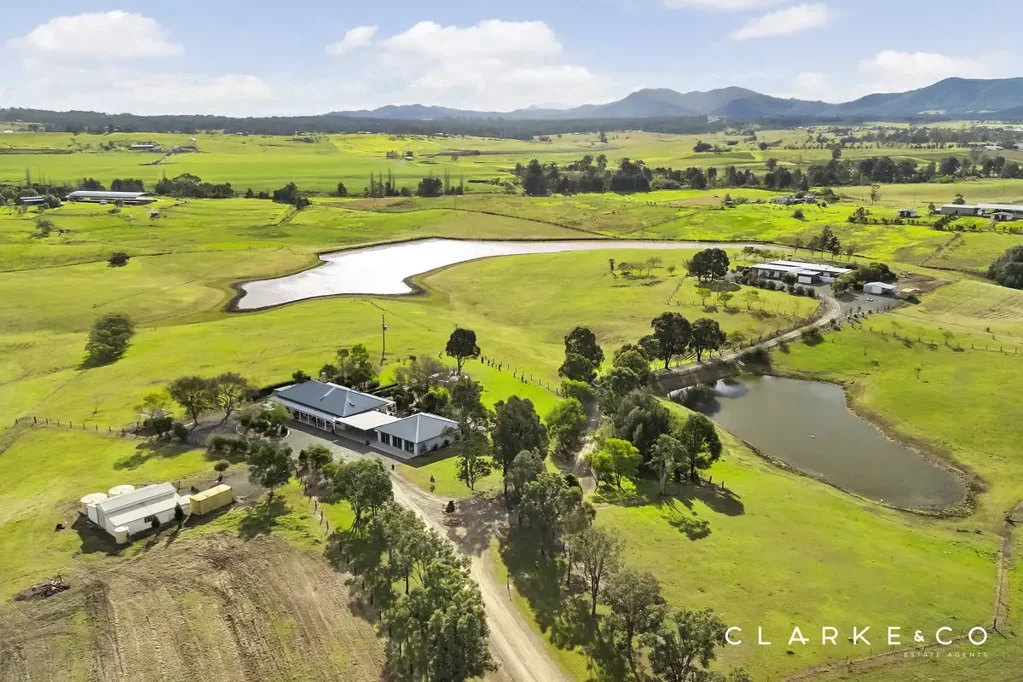 Luskintyre 9房  99.04 ACRES OF SPACE, SOPHISTICATION AND SPECTACULAR VIEWS!