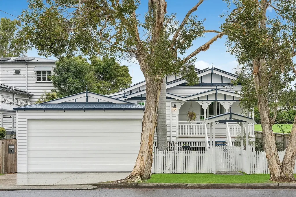Bulimba 4房 665平土地接壤公园 四卧两卫Queenslander风格 全新厨卫 石质台面 步行可达咖啡馆商圈 Elegant Renovated Queenslander Beside Merry Street Park