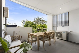 304/14 Brereton Street, South Brisbane