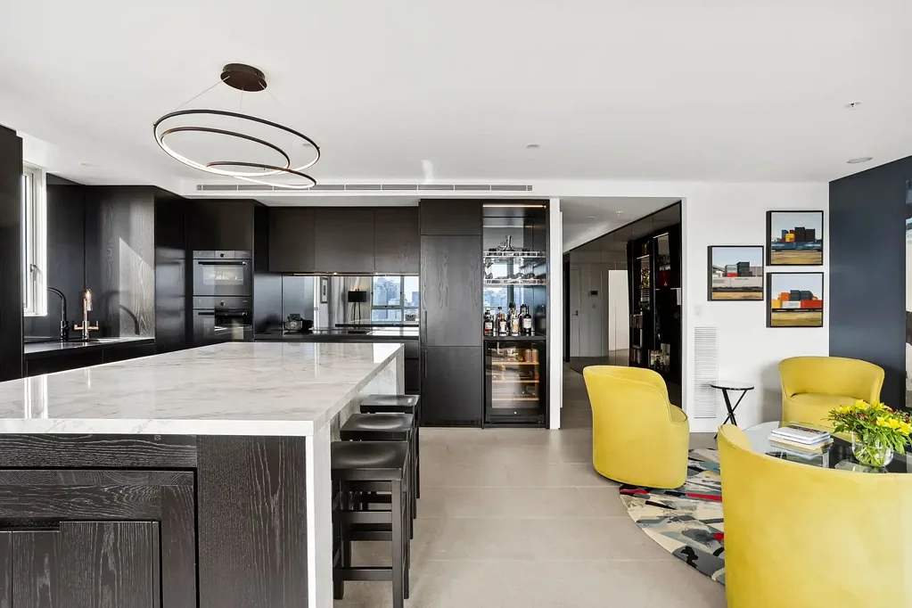 Darlinghurst 3 Bedroom Luxurious three-bedroom apartment offers an exquisite fusion of space, style, and breathtaking panoramic views.