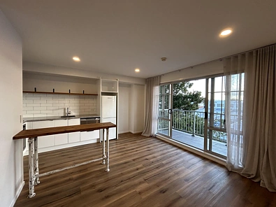 Stylish 1-Bedroom Apartment with Secure Parking