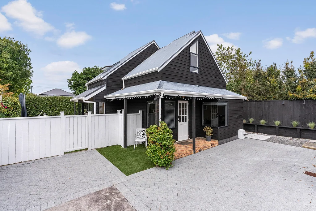 Devonport 4 Bedroom Leave the Car. Live the Lifestyle.