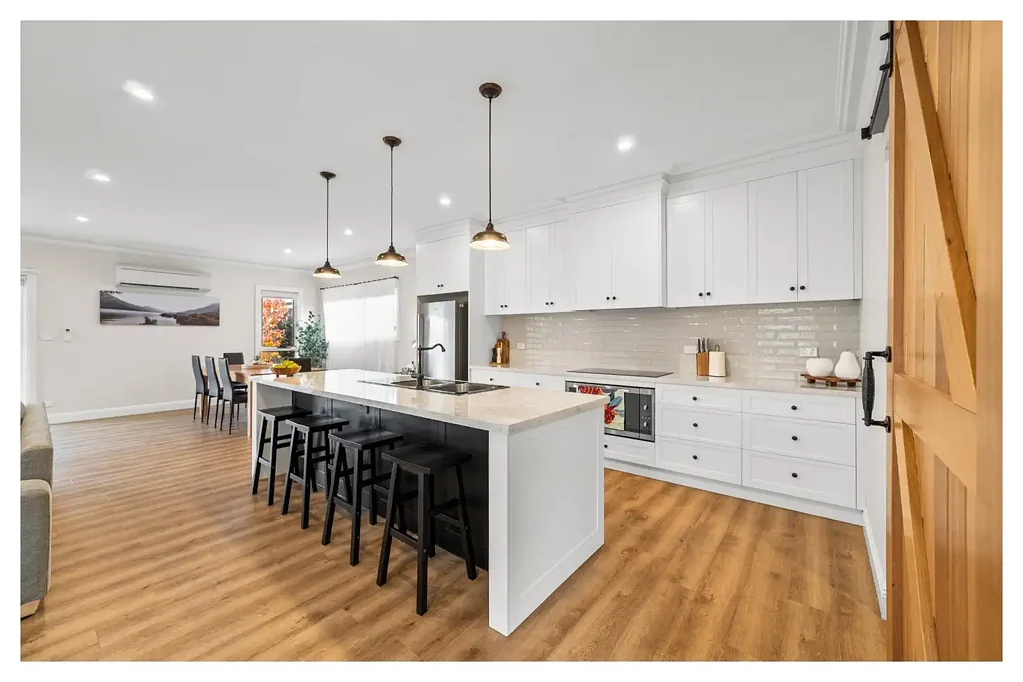 Invermay 4房  THIS SPACE: Stunning Showstopper