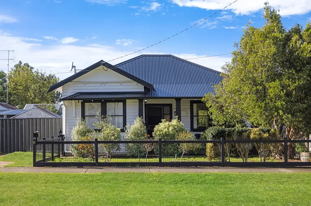Mortlake 2Kwarto Charm, Space & Shedding Galore!