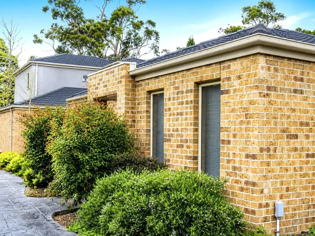 BEAUTIFULLY DESIGNED TOWNHOUSE