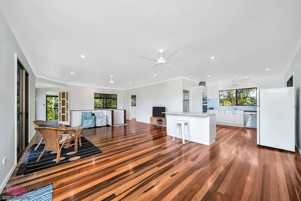 South Mission Beach 4 Bedroom Ocean views and a fresh renovation !