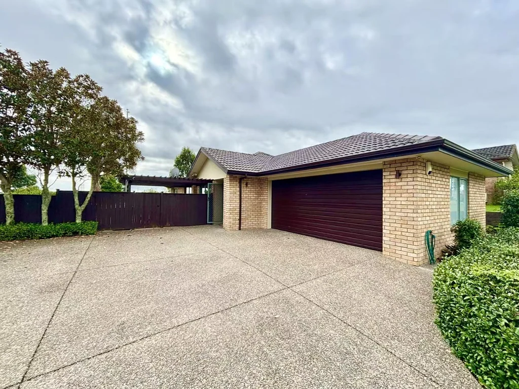 Professional Family Home for Lease in Westgate, Auckland