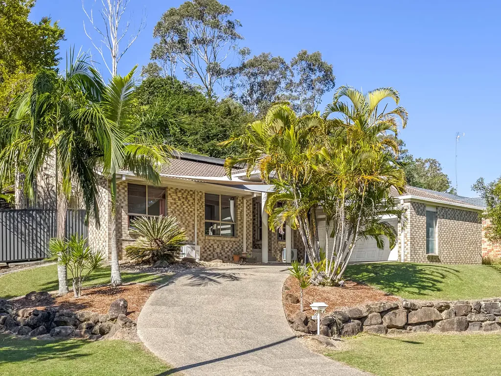 Pacific Pines 4房  Unique Split Level Family Entertainer!