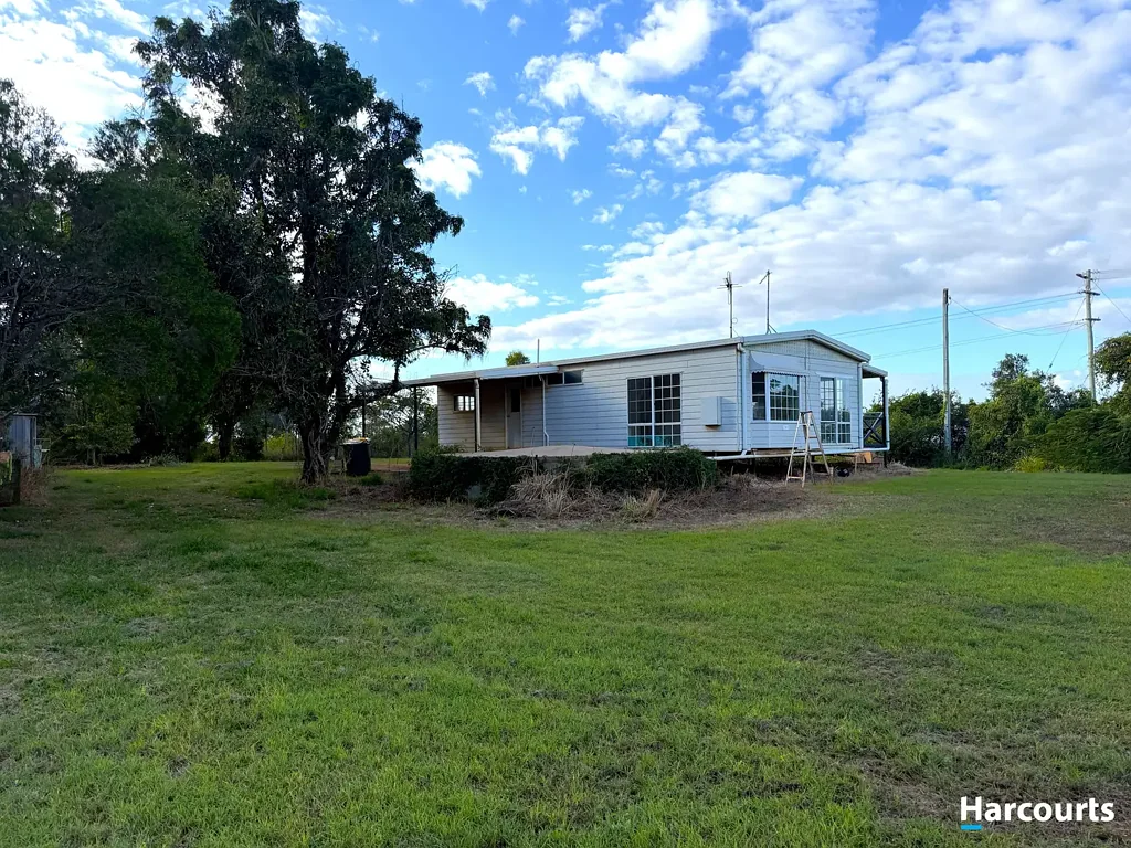 North Isis 3 Bedroom RENOVATE ME! 2.86 ACRES OF YOUR OWN FARM