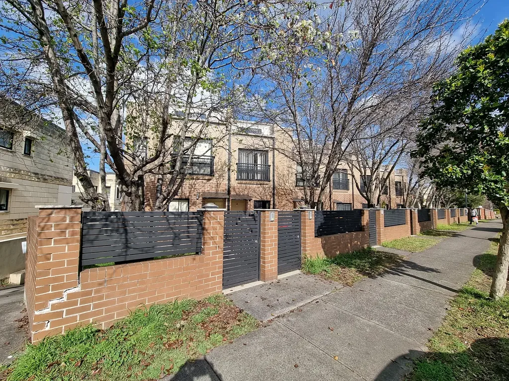 Three bedrooms Townhouse for Rent