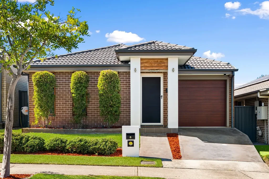 Jordan Springs 3 Bedroom Modern Elegance in the Heart of Jordan Springs