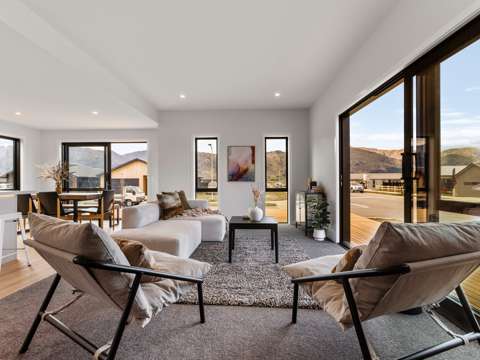 Lake Hawea 3房  Enquiries over $875,000 - must be sold!
