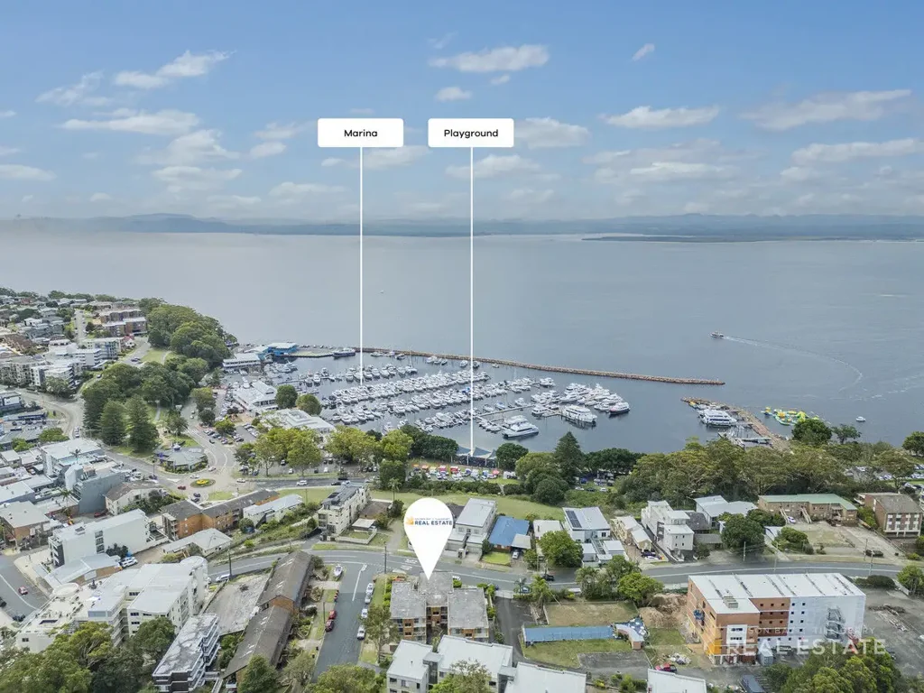 Nelson Bay 2房  Top-Floor Unit with Spectacular Water Views