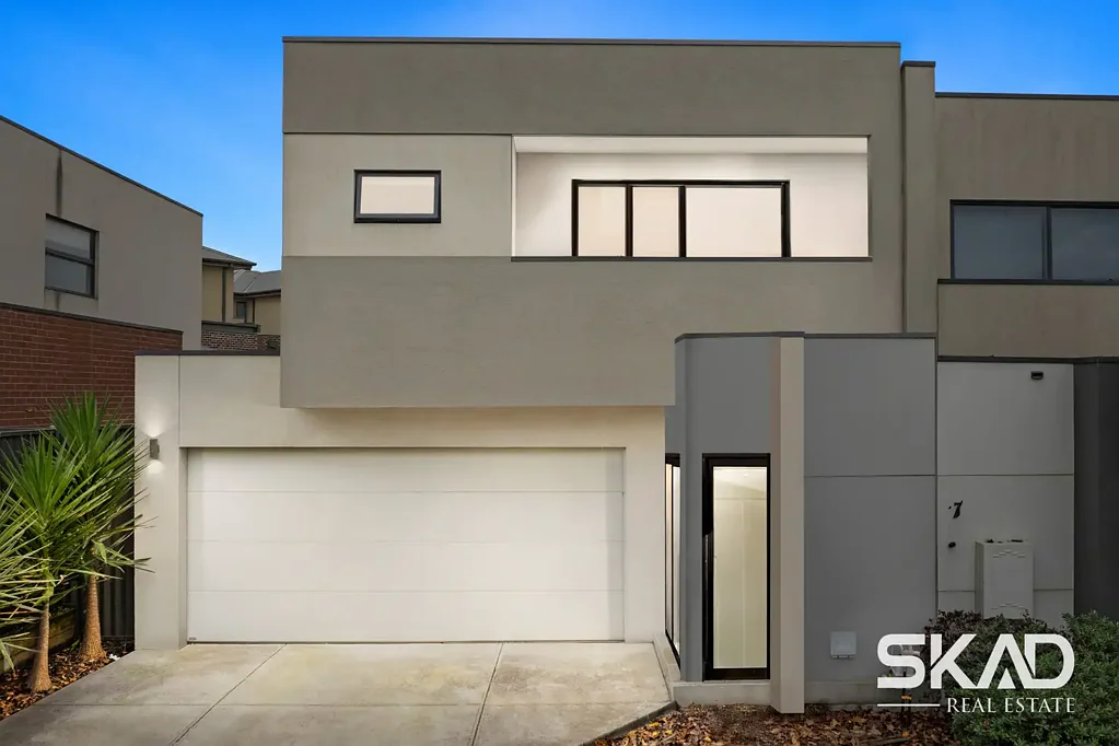 Greenvale 3房 时尚、低维护生活，毗邻公园 Stylish, Low-Maintenance Living Opposite Parkland