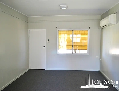 1&2/18 Cook Crescent, Mount Isa, QLD 4825, 4房, 2浴, Unit