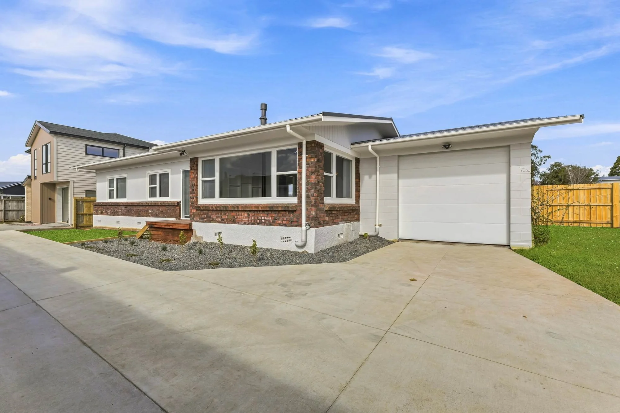 Pukekohe 3 Bedroom Road Frontage, Space & Convenience