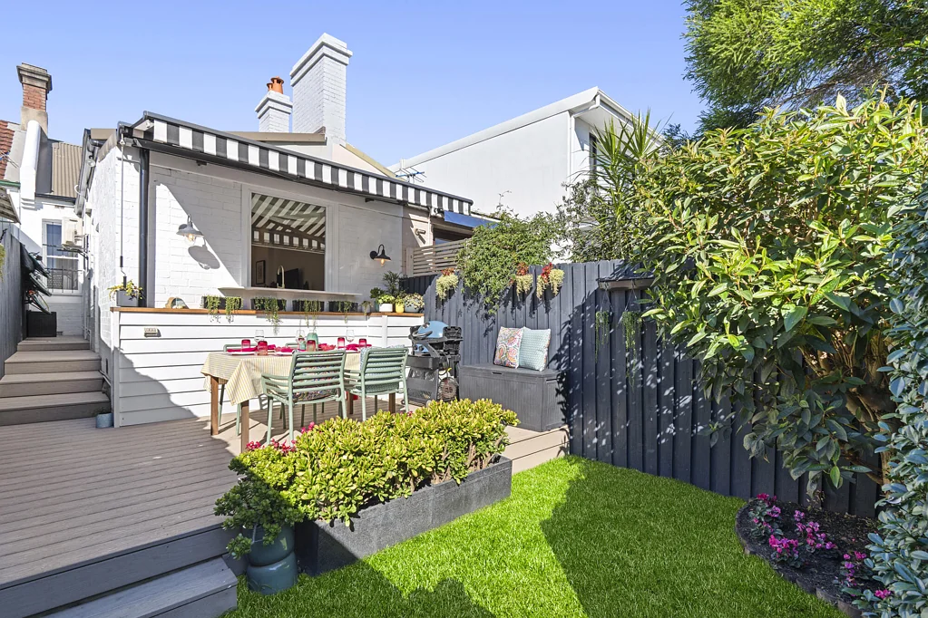 Bondi Junction 2房 设计师精品 Bondi 居所，带私人娱乐庭院及未来潜力 Designer Bondi Haven with Private Entertainer's Courtyard & Future Potential