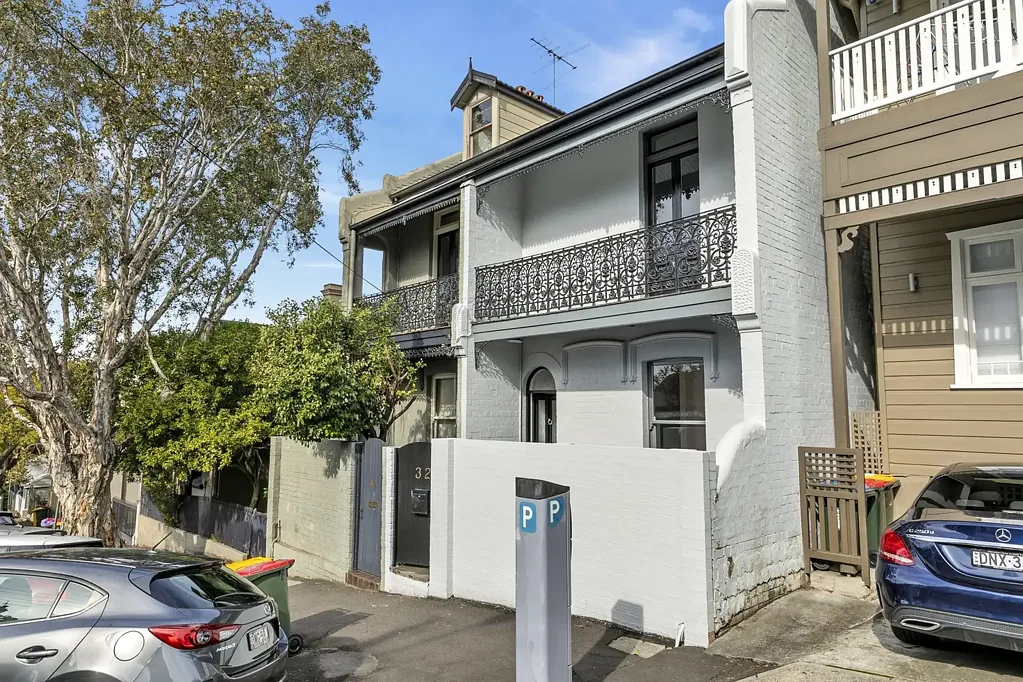 Immaculate Renovated City-Fringe Terrace Home