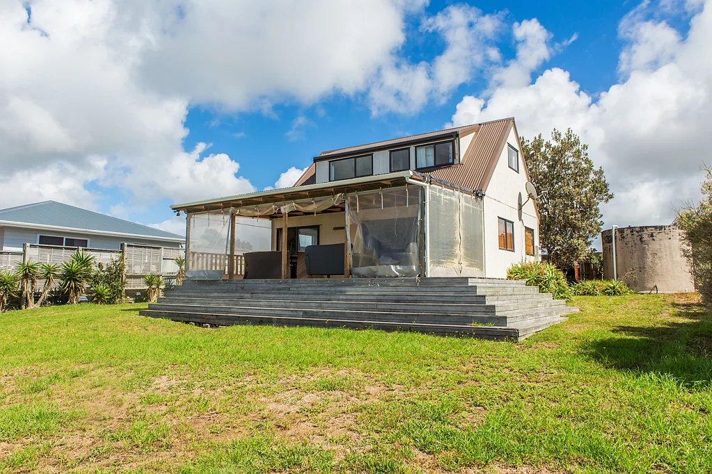 Karikari Peninsula 3 Bedroom Relaxed, Carefree & Close to the Sea