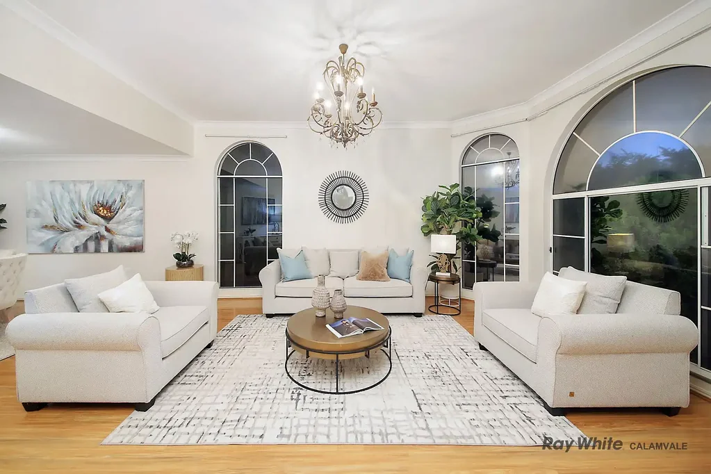 Stretton 5 Bedroom Grand Family Living in Exclusive Stretton Address