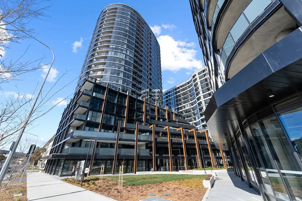 Exquisite One-Bedroom Apartment in WOVA with Premium Amenities