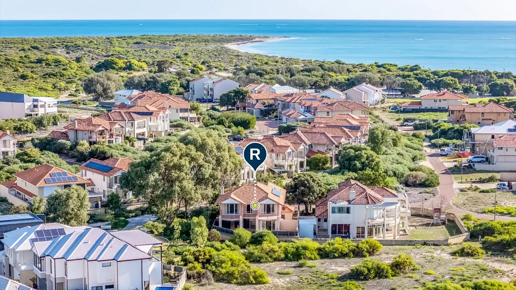 Port Kennedy 3Moenga Coastal Elegance with Ocean Views - Your Beachside Sanctuary Awaits