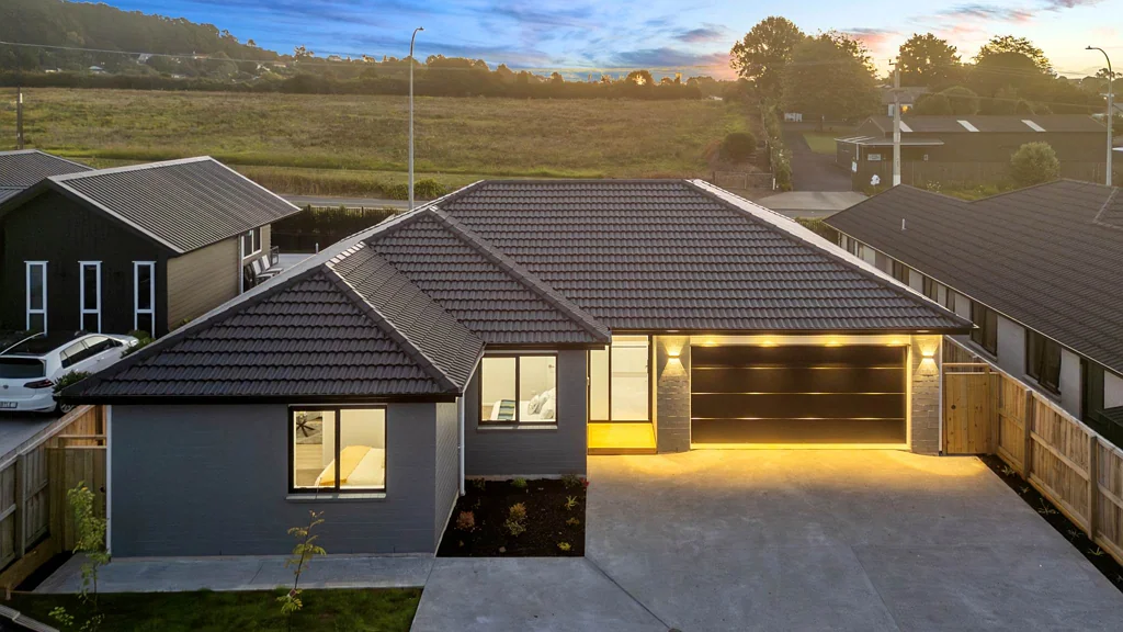 Pukekohe 5침실 Dual Kitchens, Dual Living – Double the Flexib...
