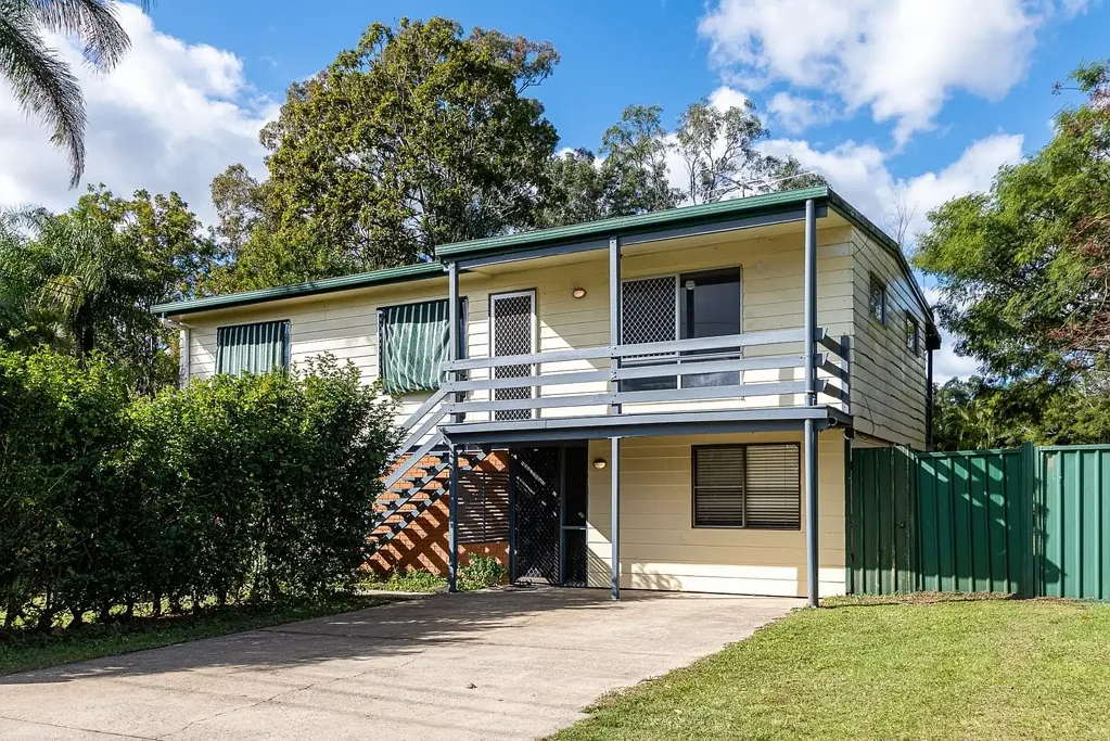 Highset home in Great Location With Dual Living Potential