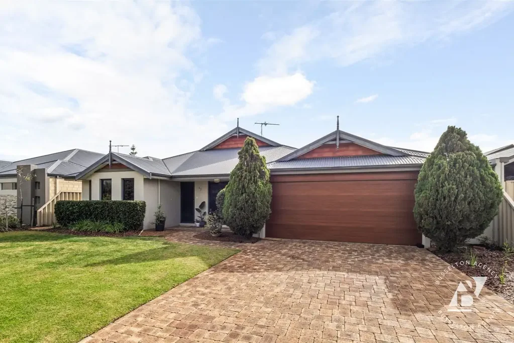 Broadwater 4ਬੈੱਡਰੂਮ STUNNING, SPACIOUS HOME!