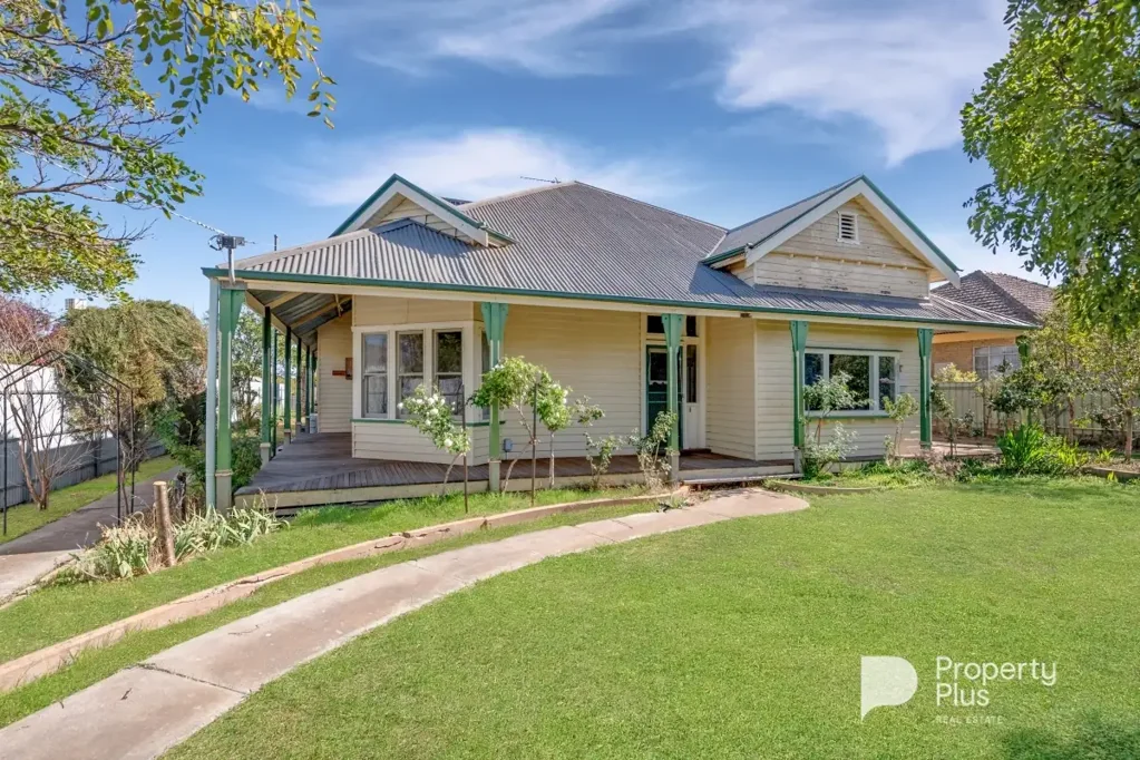 8 Waugh Street, Charlton, VIC 3525