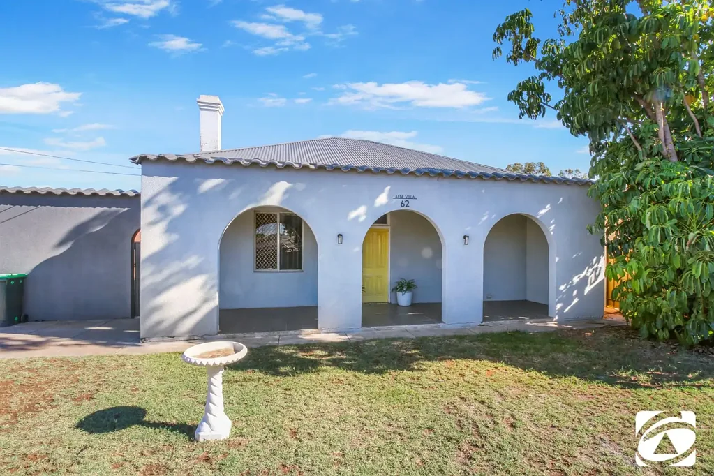 Broken Hill 4 Bedroom THREE + ONE