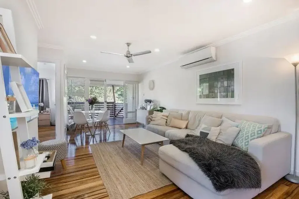 Spacious Clifton Hill Apartment