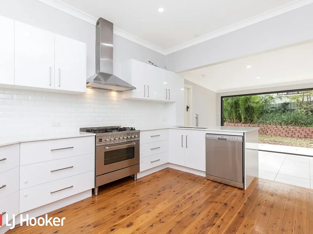 East Tamworth 3部屋 Charming 1930s Character with Modern Style in Sought-After East Tamworth