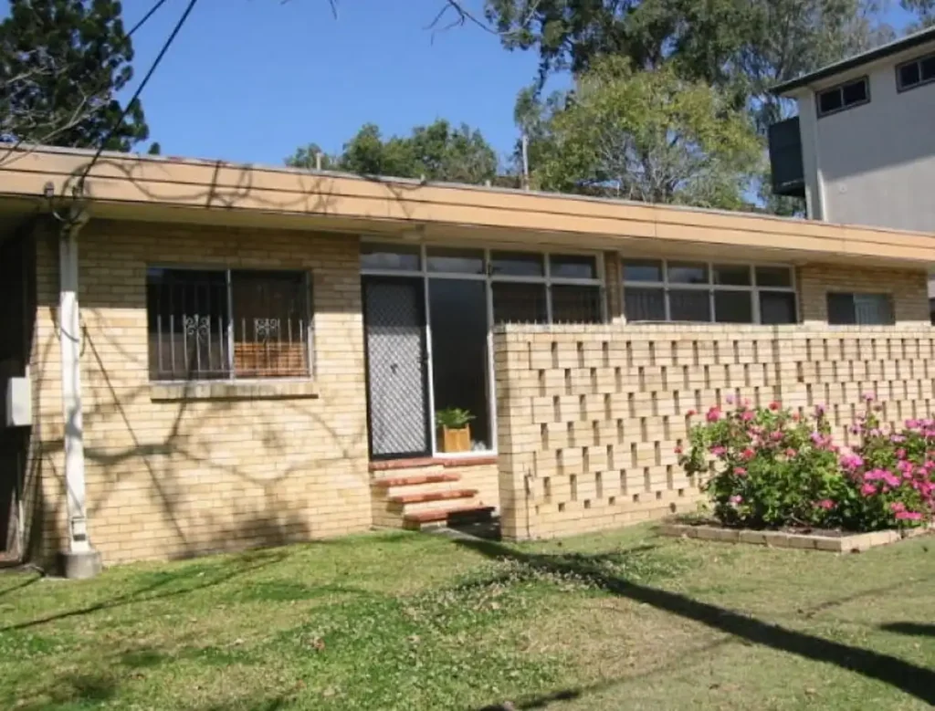 Convenient Indooroopilly Living – Quiet Unit in Prime Location